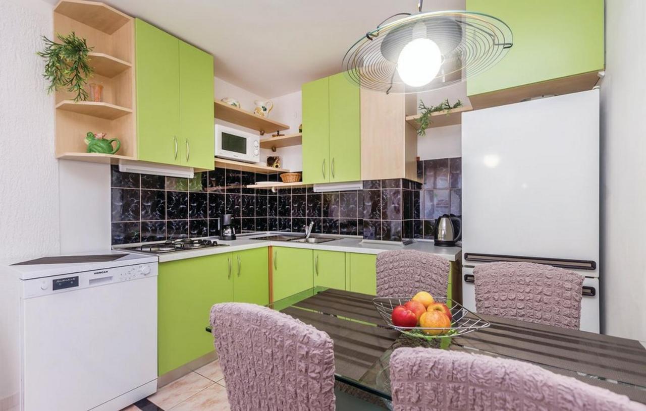 Apartments Paola Karlobag Pokoj fotografie