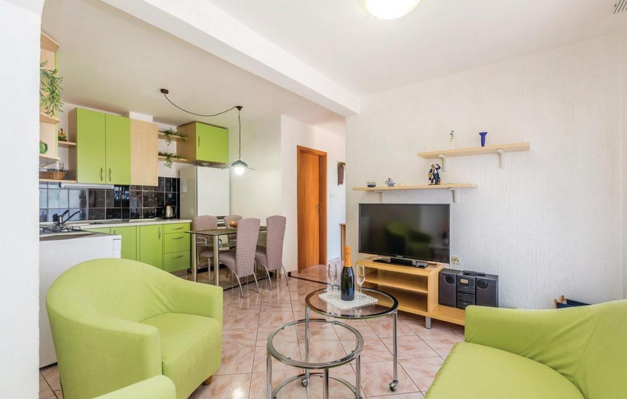 Apartments Paola Karlobag Pokoj fotografie