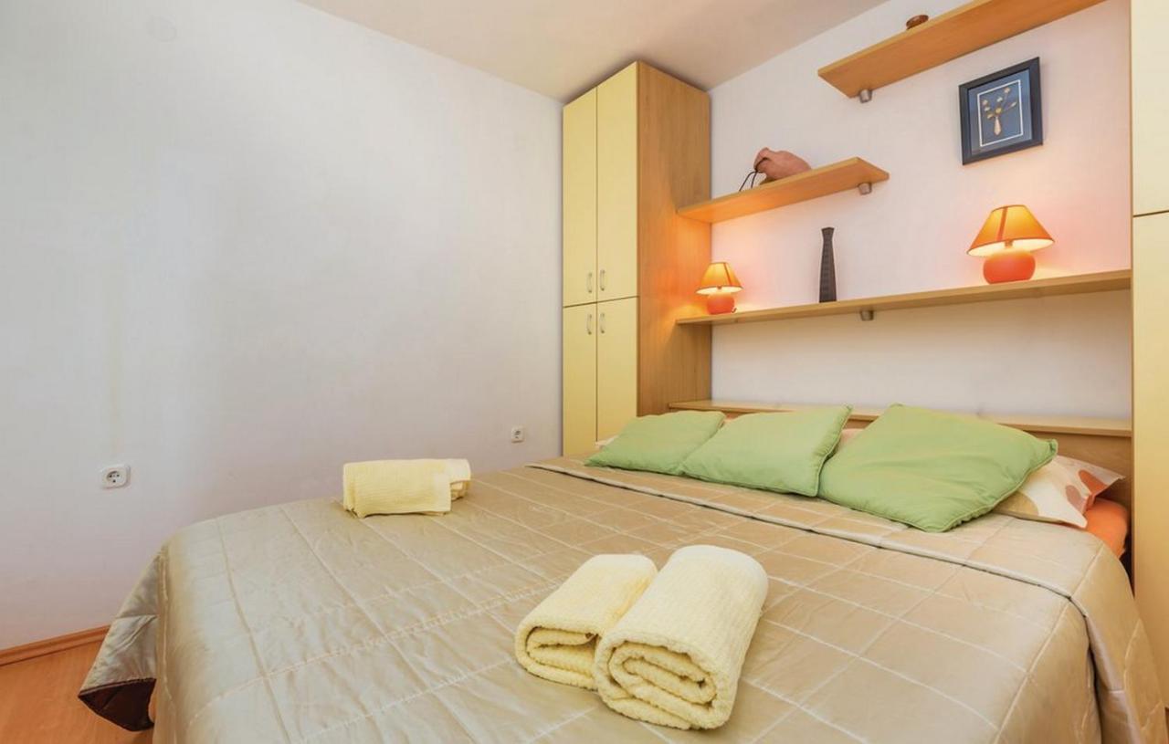 Apartments Paola Karlobag Pokoj fotografie